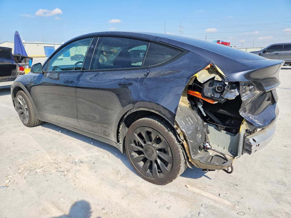 Снимка 2 от търг – 2025 TESLA MODEL Y с VIN 7SAYGAEE2SF247830