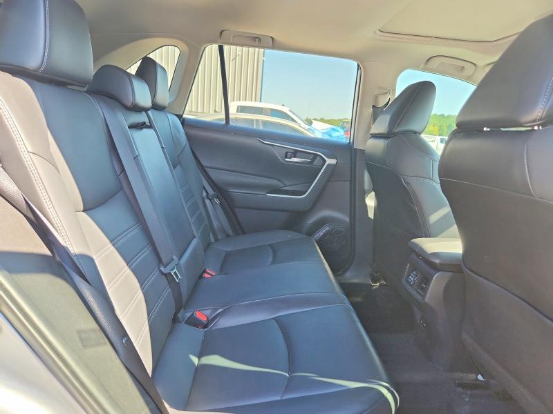 Photo 11 from auction – 2022 TOYOTA RAV4 with VIN 4T3B6RFV2NU065675