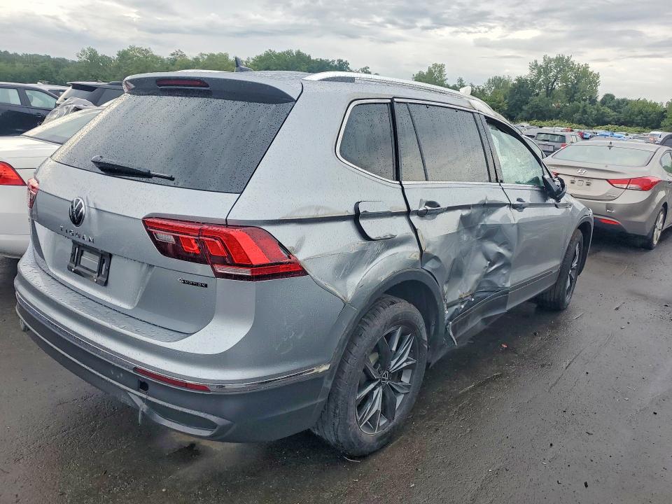 Снимка 3 от търг – 2022 VOLKSWAGEN TIGUAN с VIN 3VV2B7AX9NM165283