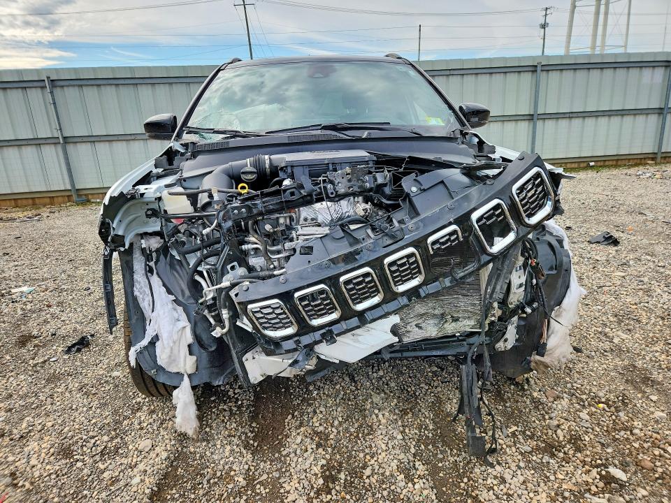Снимка 5 от търг – 2025 JEEP COMPASS с VIN 3C4NJDCN0ST615025