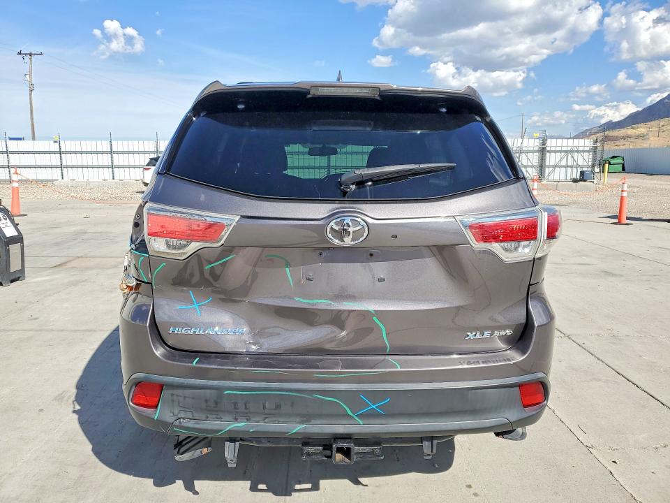 Photo 6 from auction – 2015 TOYOTA HIGHLANDER with VIN 5TDJKRFHXFS148257