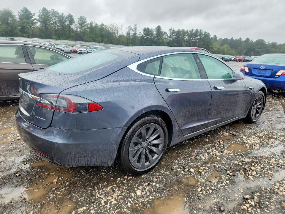 Фото 3 с аукциона – 2019 TESLA MODEL S с VIN 5YJSA1E20KF330571