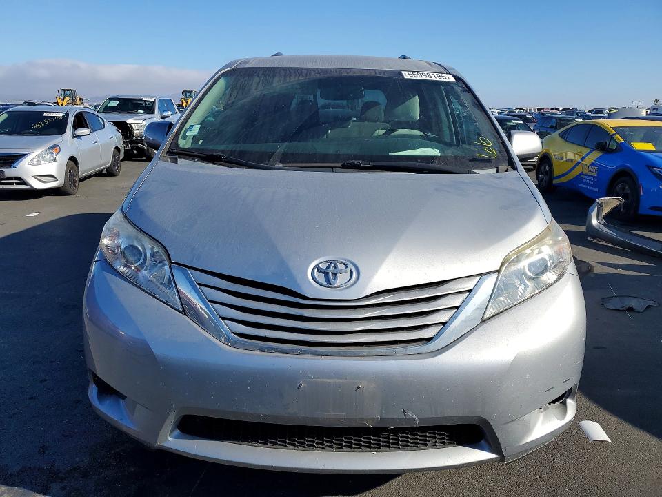 Photo 5 from auction – 2016 TOYOTA SIENNA with VIN 5TDKK3DC9GS692341