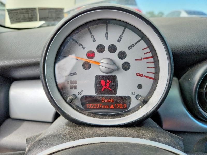 Фото 9 с аукциона – 2010 MINI COOPER с VIN WMWML3C53ATX51981