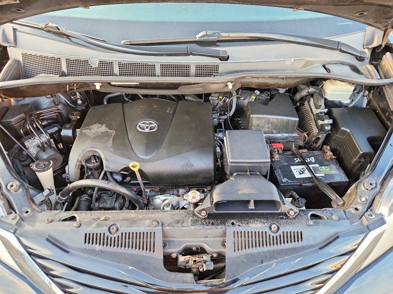 Zdjęcie 12 z aukcji – 2017 TOYOTA SIENNA z VIN 5TDKZ3DCXHS816680
