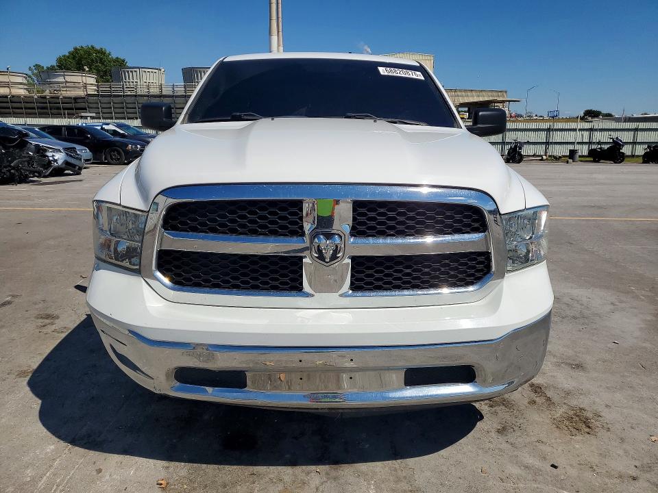 Снимка 5 от търг – 2018 RAM 1500 с VIN 1C6RR6KG1JS132188