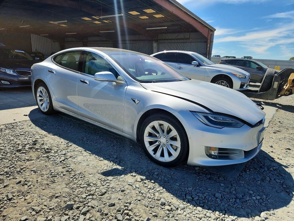 Фото 4 с аукциона – 2017 TESLA MODEL S с VIN 5YJSA1E13HF224972