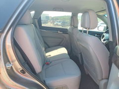 Photo 11 from auction – 2014 KIA SORENTO with VIN 5XYKT4A74EG520352