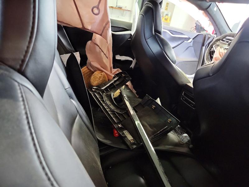 Zdjęcie 10 z aukcji – 2018 TESLA MODEL S z VIN 5YJSA1E23JF247408