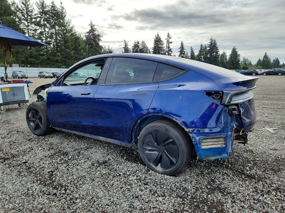 Снимка 2 от търг – 2026 TESLA MODEL  Y с VIN 7SAYGDEE3TF354386