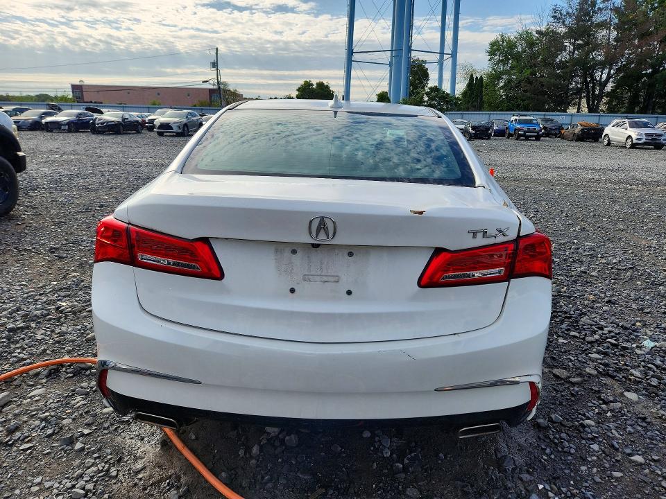 Фото 6 с аукциона – 2018 ACURA TLX с VIN 19UUB2F58JA002215