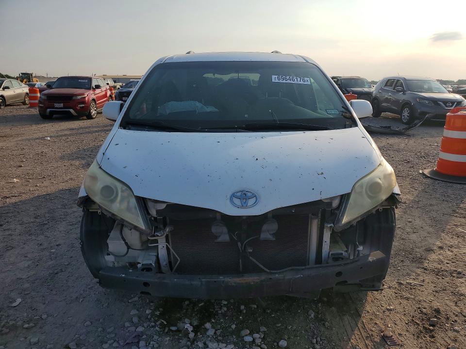 Снимка 5 от търг – 2012 TOYOTA SIENNA с VIN 5TDKK3DC2CS216331