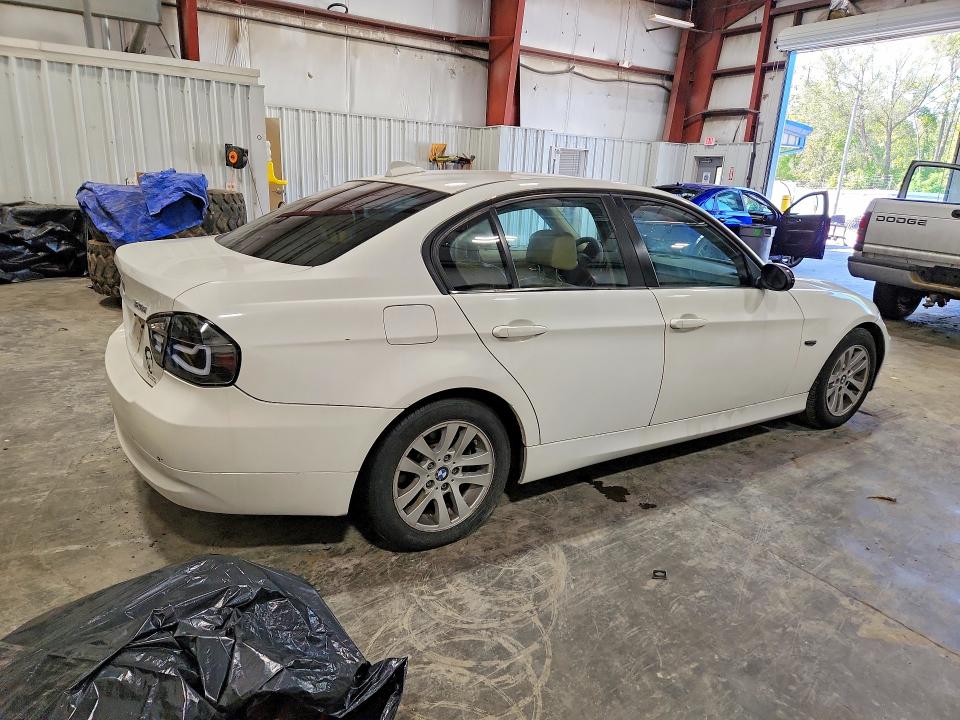 Photo 3 from auction – 2007 BMW 328 with VIN WBAVA37527NL13230