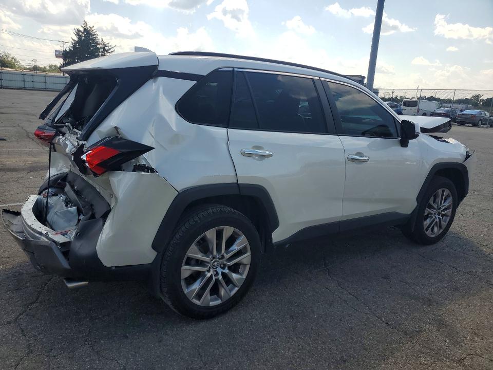 Photo 3 from auction – 2020 TOYOTA RAV4 with VIN 2T3N1RFVXLW125467
