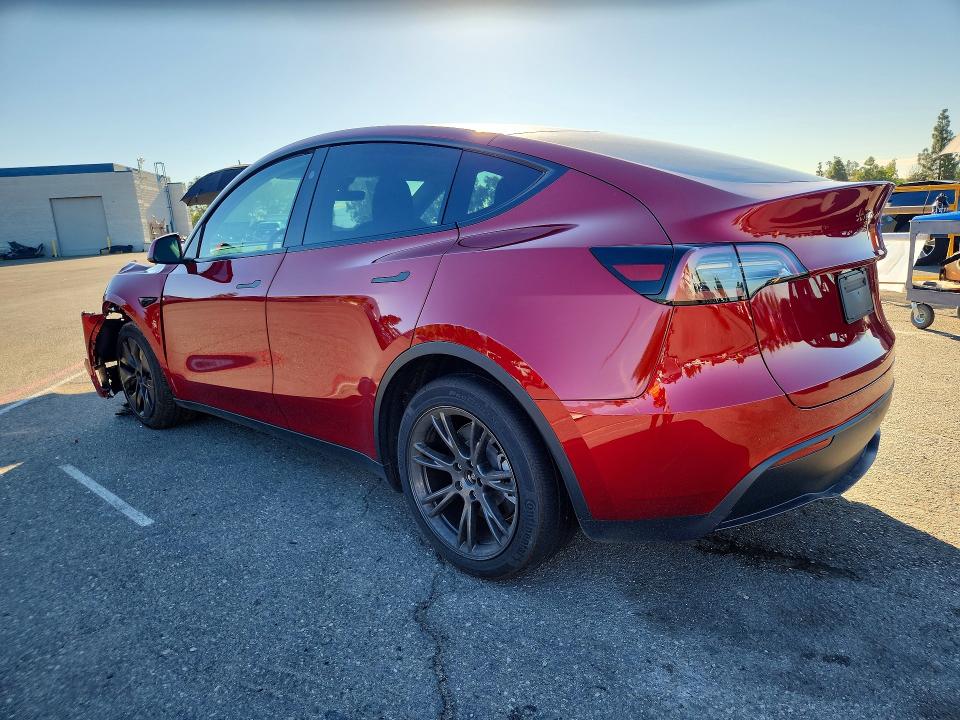 Снимка 2 от търг – 2025 TESLA MODEL Y с VIN 7SAYGDED8SF304637