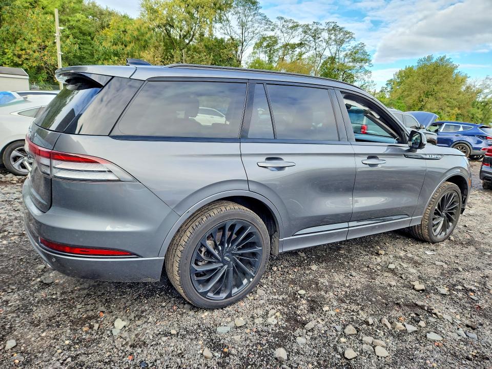 Foto 3 de la subasta – 2025 LINCOLN AVIATOR con VIN 5LM5J7XC4SGL14944