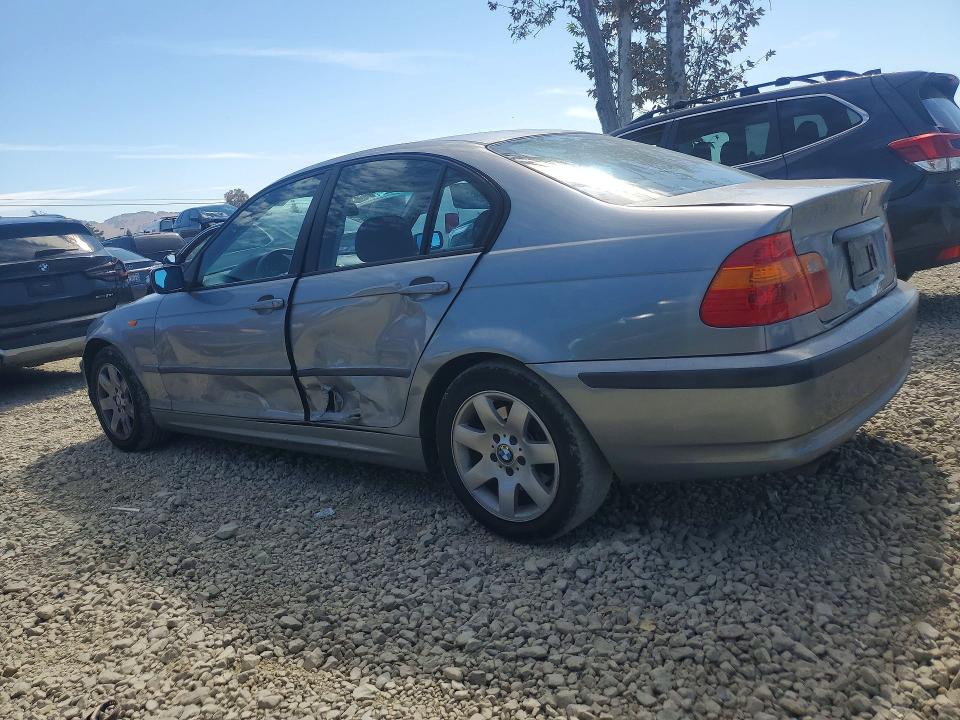 Photo 2 from auction – 2005 BMW 325 with VIN WBAEV33465KN98854