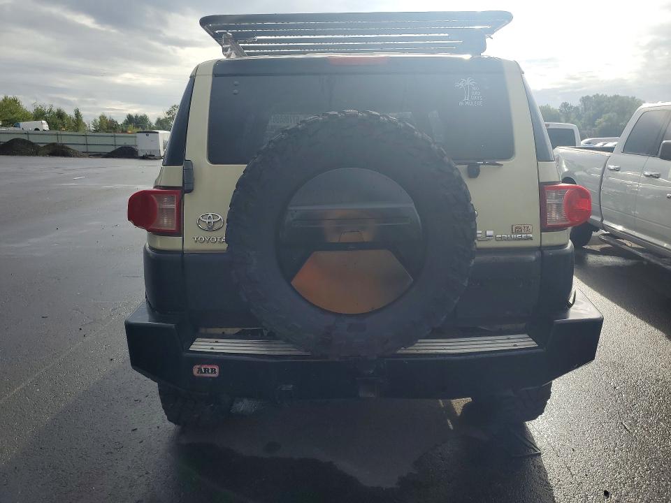 Photo 6 from auction – 2010 TOYOTA FJ CRUISER with VIN JTEBU4BF2AK071708