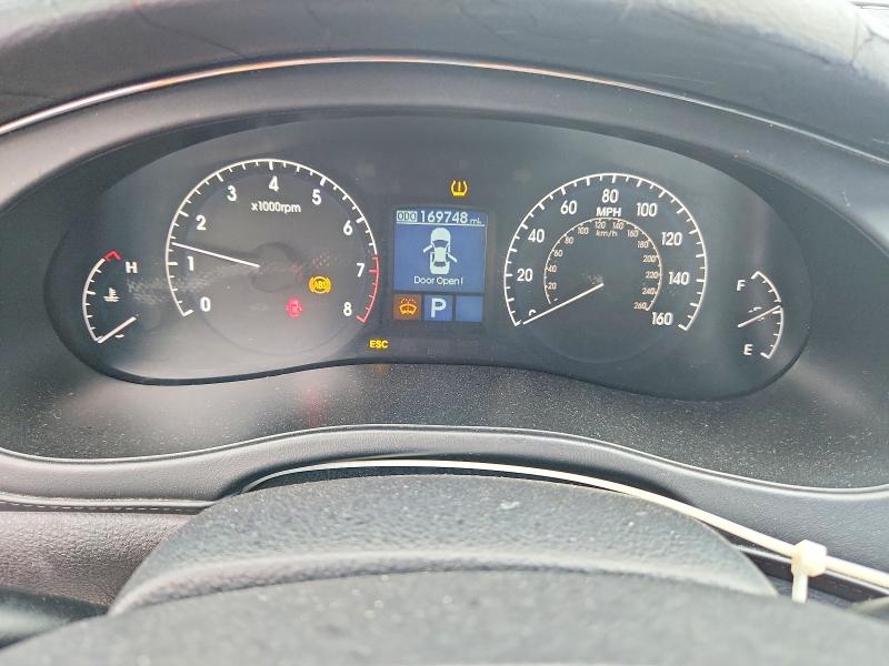 Photo 9 from auction – 2010 HYUNDAI GENESIS with VIN KMHGC4DE6AU100726