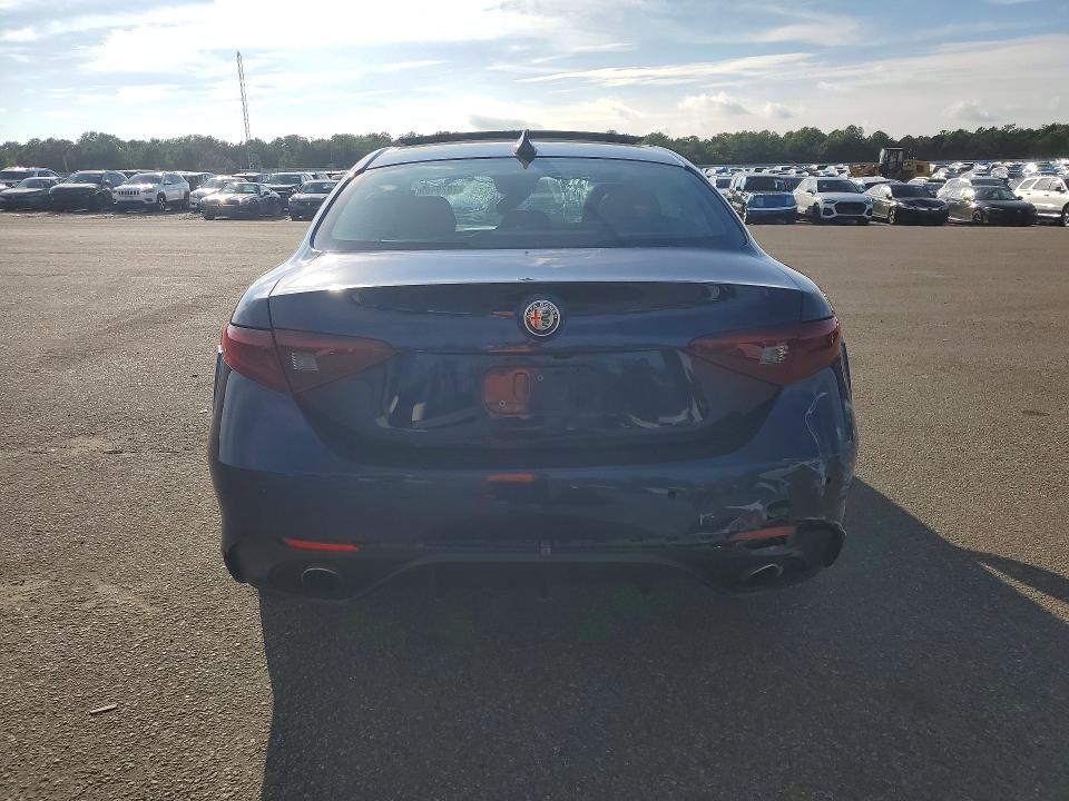 Photo 6 from auction – 2017 ALFA ROMEO GIULIA with VIN ZARFAEEN5H7548156