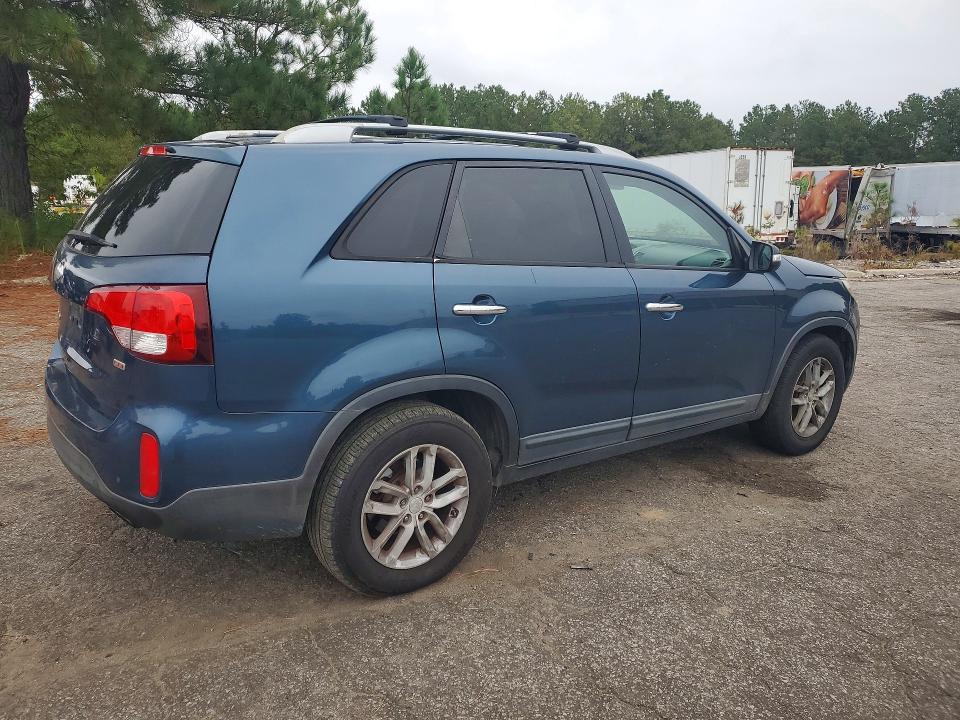 Photo 3 from auction – 2014 KIA SORENTO with VIN 5XYKT4A70EG473689
