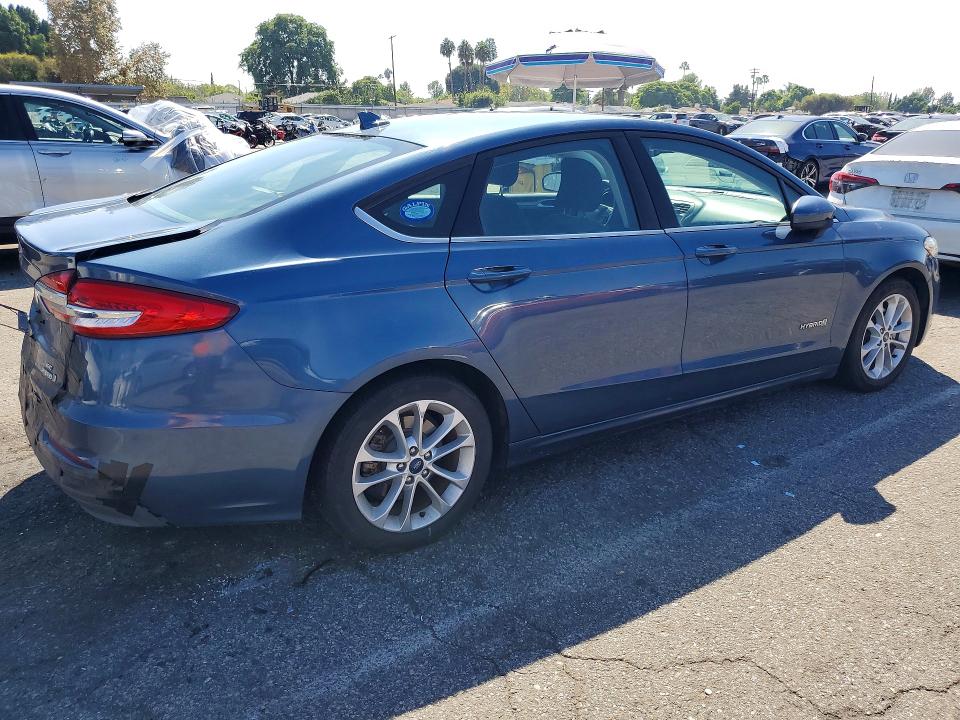 Photo 3 from auction – 2019 FORD FUSION with VIN 3FA6P0LU5KR174420