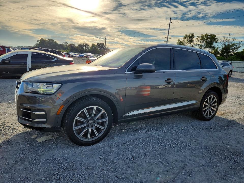 AUDI Q7 2018 مع رقم تعريف المركبة WA1LAAF77JD033540 - صورة من المزاد