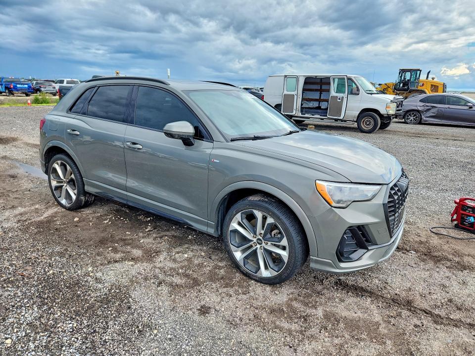 Снимка 4 от търг – 2021 AUDI Q3 с VIN WA1DECF39M1079815