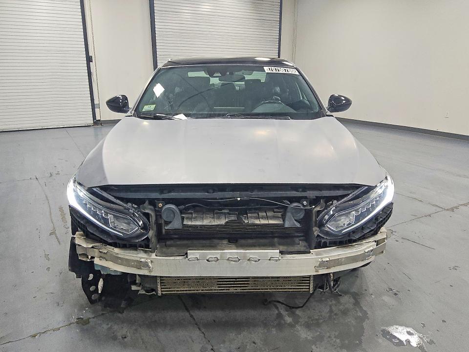 Снимка 5 от търг – 2019 HONDA ACCORD с VIN 1HGCV1F31KA105165