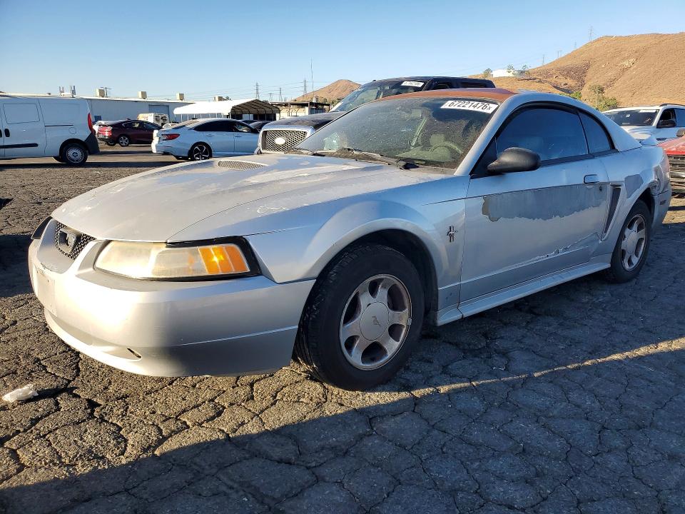 FORD MUSTANG 2000 with VIN 1FAFP4043YF315308 - Photo from auction