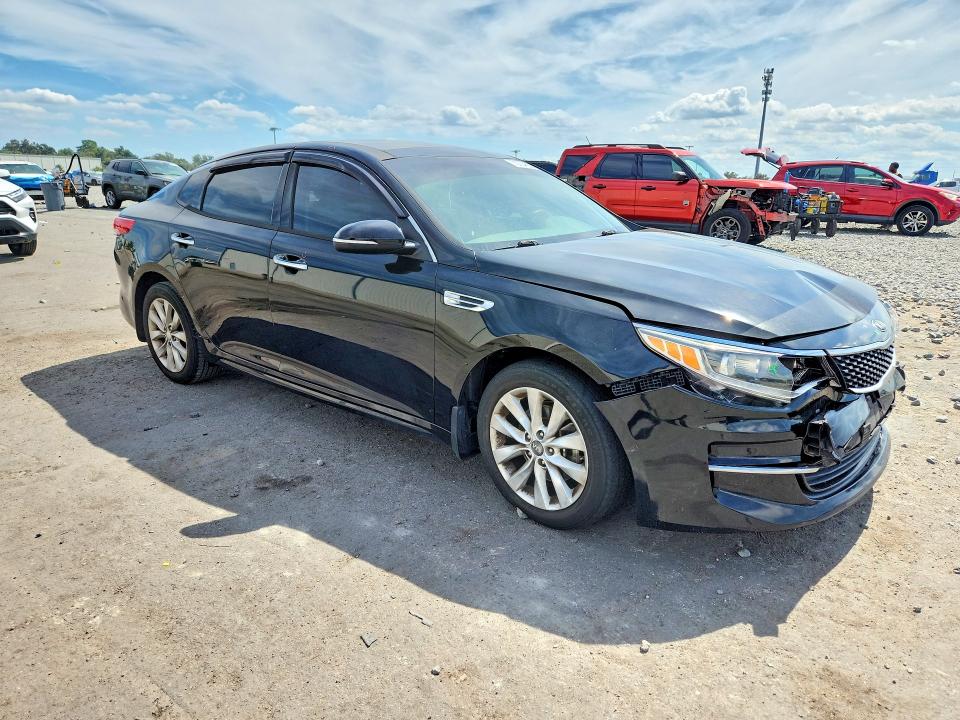 Снимка 4 от търг – 2017 KIA OPTIMA с VIN 5XXGU4L33HG173733