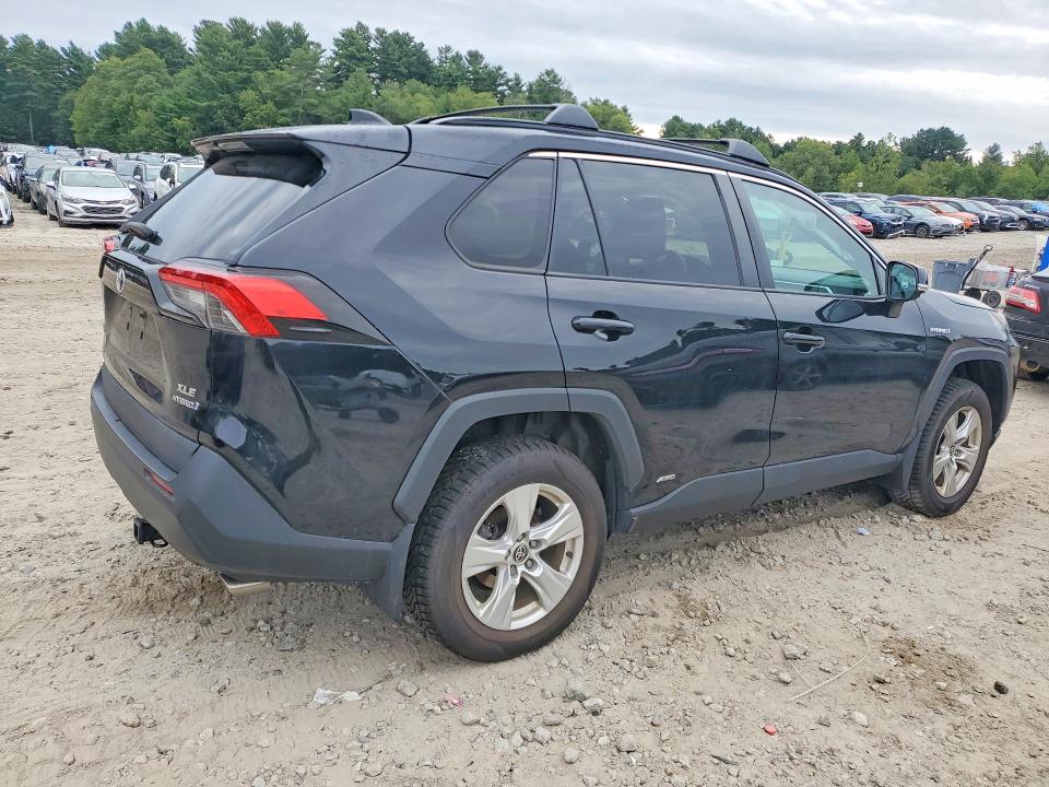 Снимка 3 от търг – 2021 TOYOTA RAV4 с VIN 2T3RWRFV9MW113900