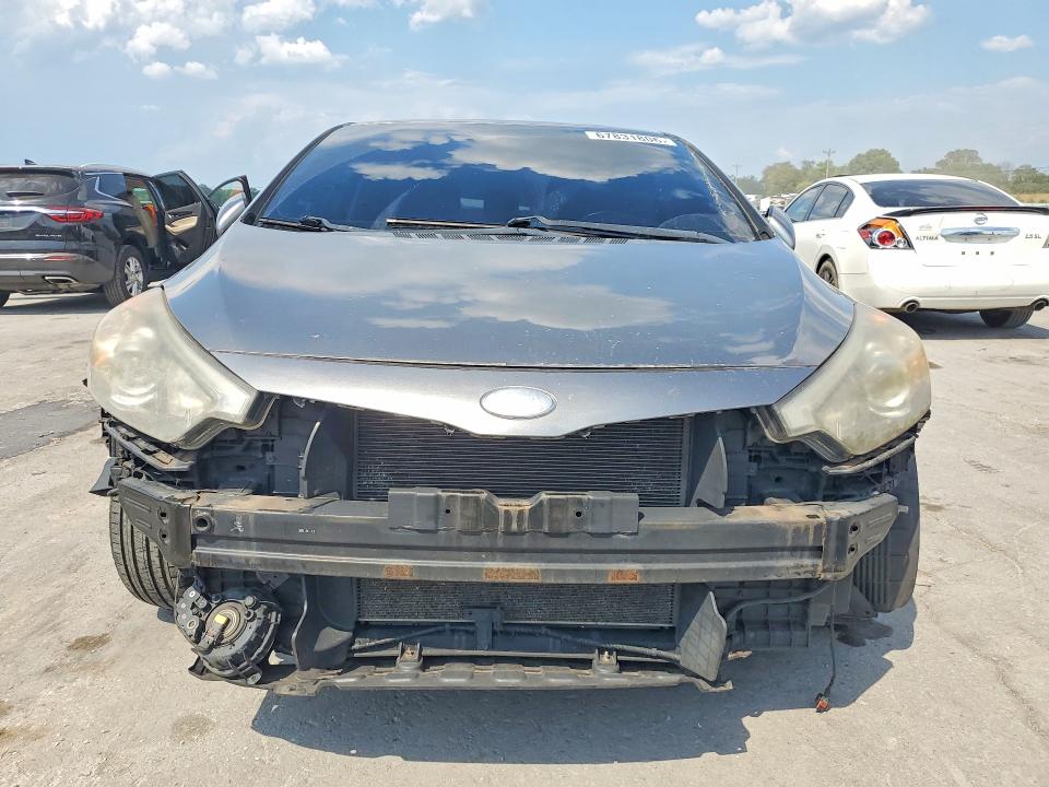 Photo 5 from auction – 2014 KIA FORTE KOUP with VIN KNAFX6A87E5172241