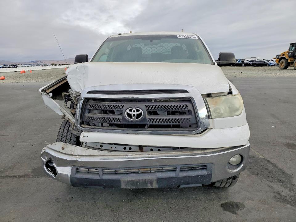 Снимка 5 от търг – 2013 TOYOTA TUNDRA с VIN 5TFUY5F10DX277283