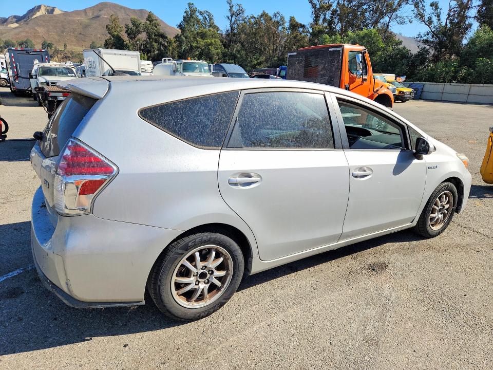 Снимка 3 от търг – 2015 TOYOTA PRIUS V с VIN JTDZN3EU2FJ019531