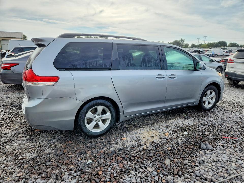 Photo 3 from auction – 2011 TOYOTA SIENNA with VIN 5TDKK3DC2BS111481