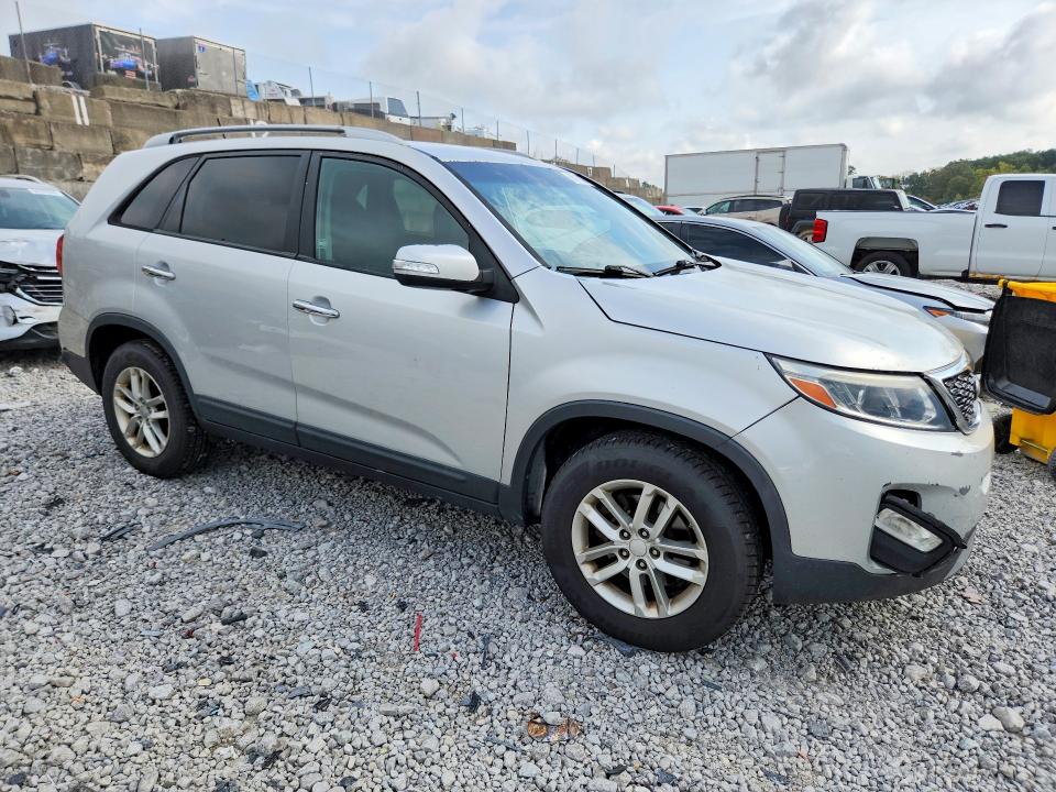 Photo 4 from auction – 2014 KIA SORENTO with VIN 5XYKTDA66EG475437
