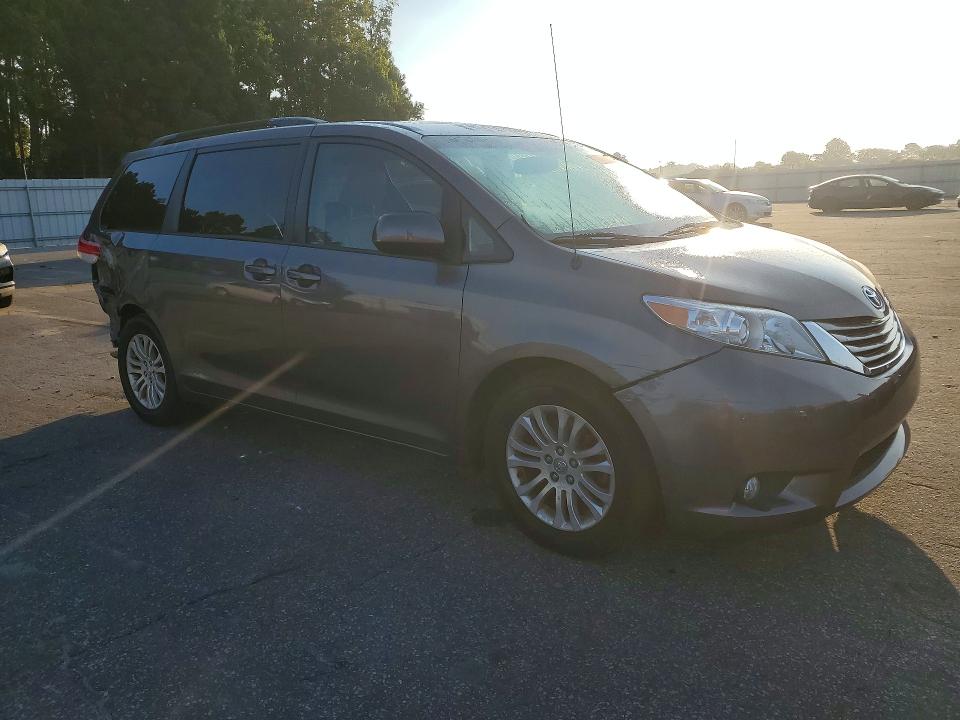 Photo 4 from auction – 2011 TOYOTA SIENNA with VIN 5TDYK3DC0BS128192