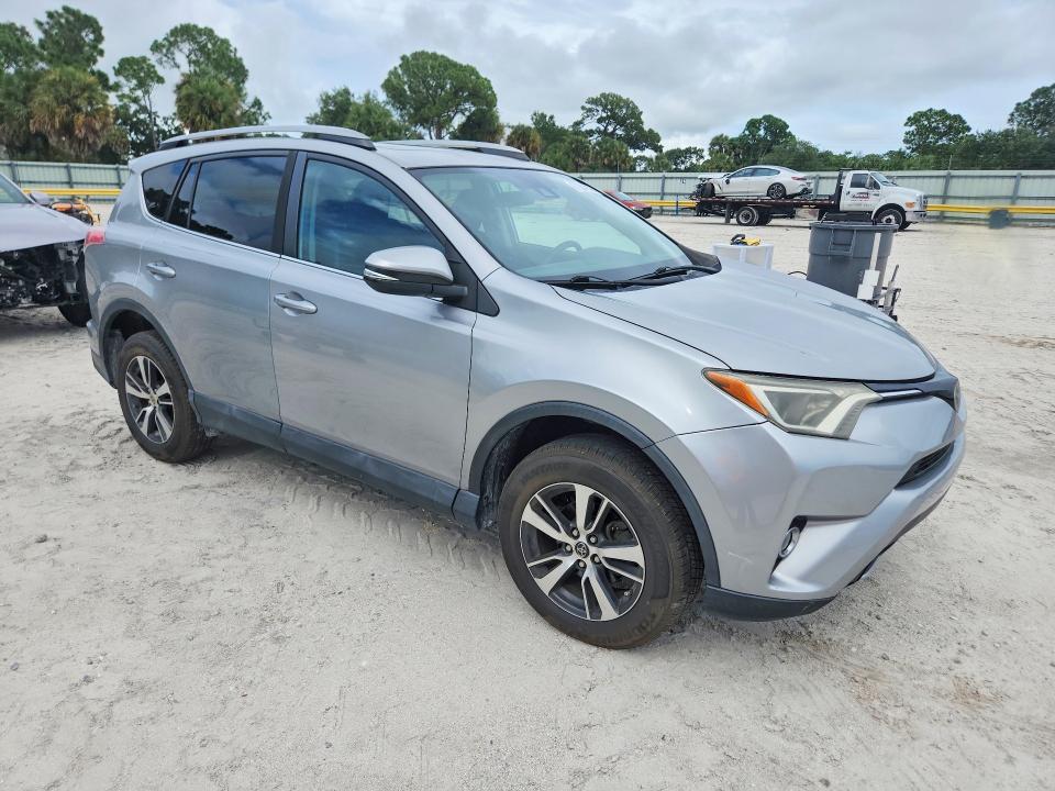 Photo 4 from auction – 2017 TOYOTA RAV4 with VIN 2T3WFREVXHW335646