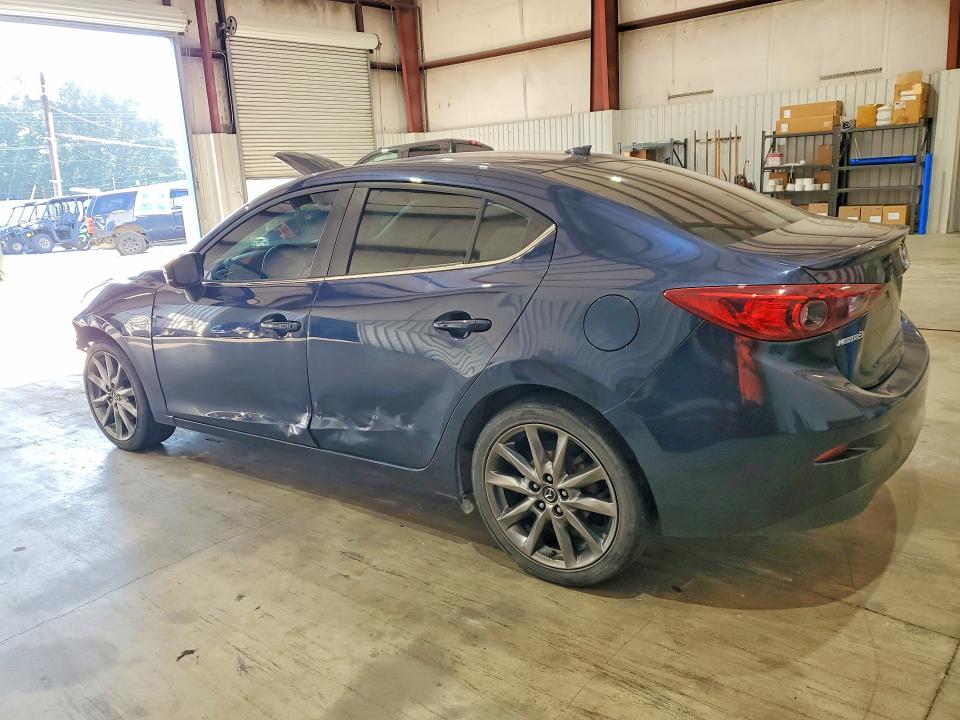 Снимка 2 от търг – 2018 MAZDA 3 с VIN 3MZBN1V30JM266844