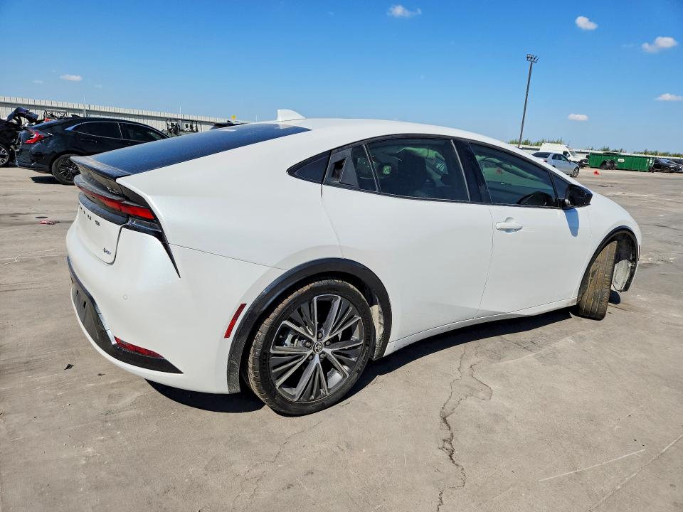Снимка 3 от търг – 2023 TOYOTA PRIUS с VIN JTDACAAU4P3010218