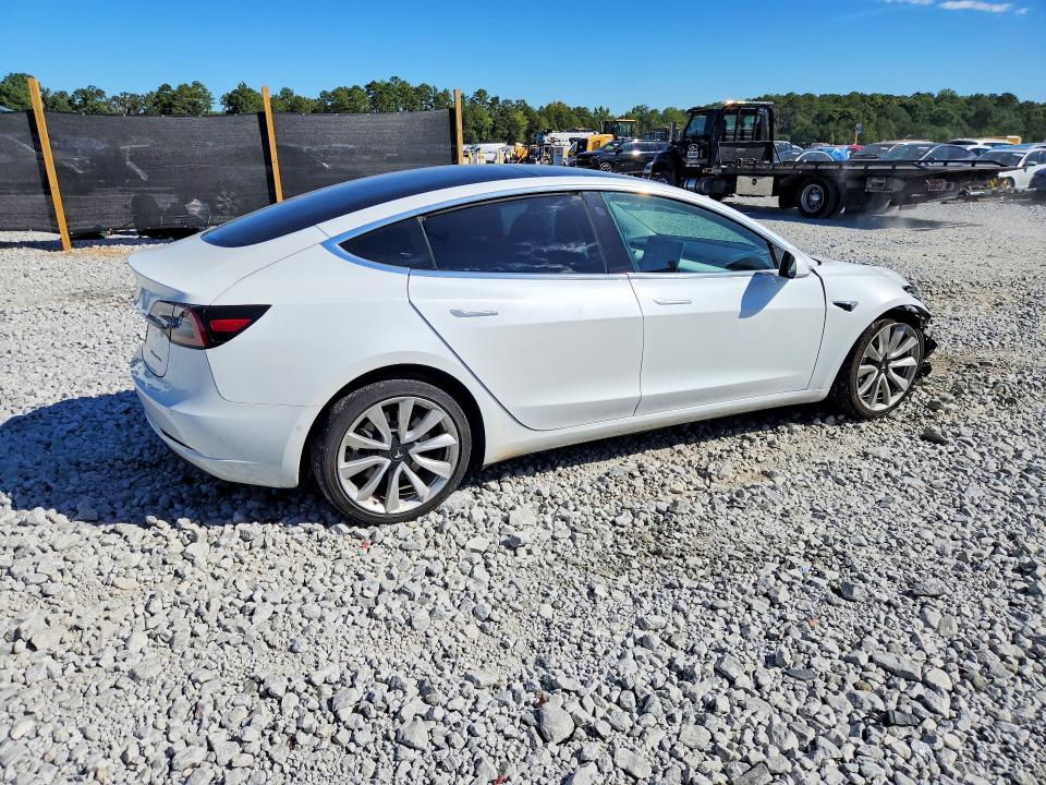 Снимка 3 от търг – 2018 TESLA MODEL 3 с VIN 5YJ3E1EB8JF122493