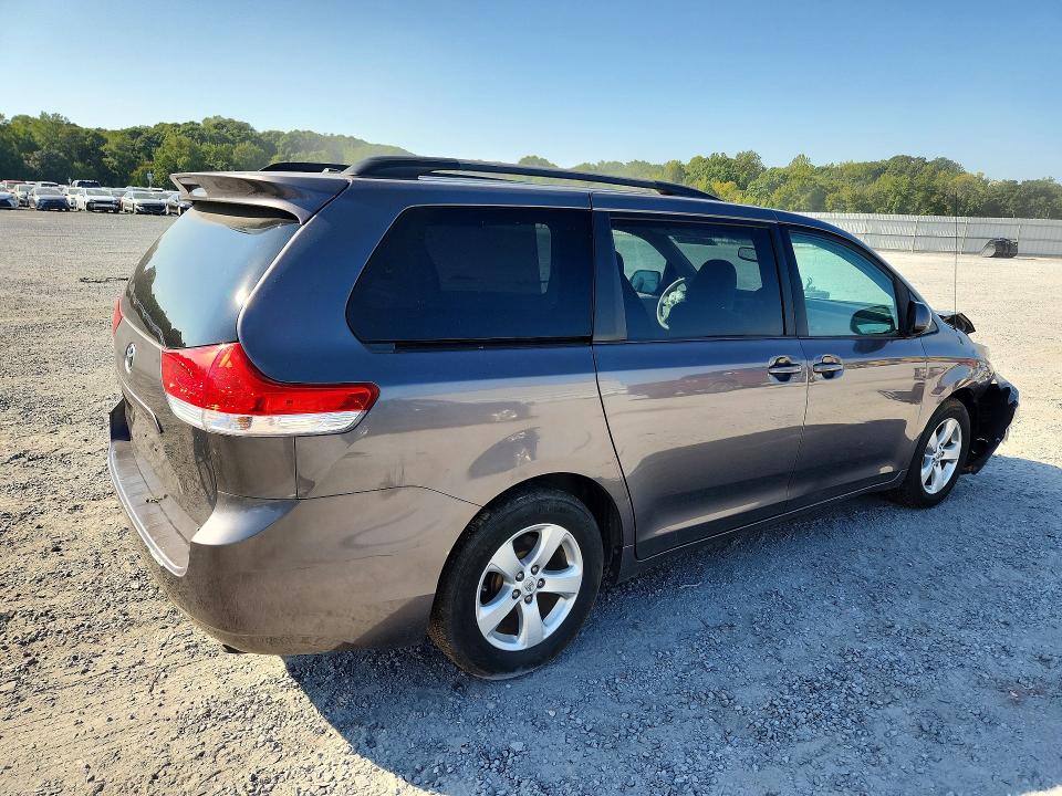Photo 3 from auction – 2011 TOYOTA SIENNA with VIN 5TDKK3DC6BS171196