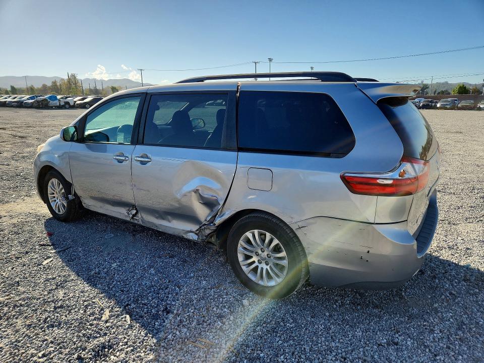 Photo 2 from auction – 2017 TOYOTA SIENNA with VIN 5TDYZ3DC0HS864389