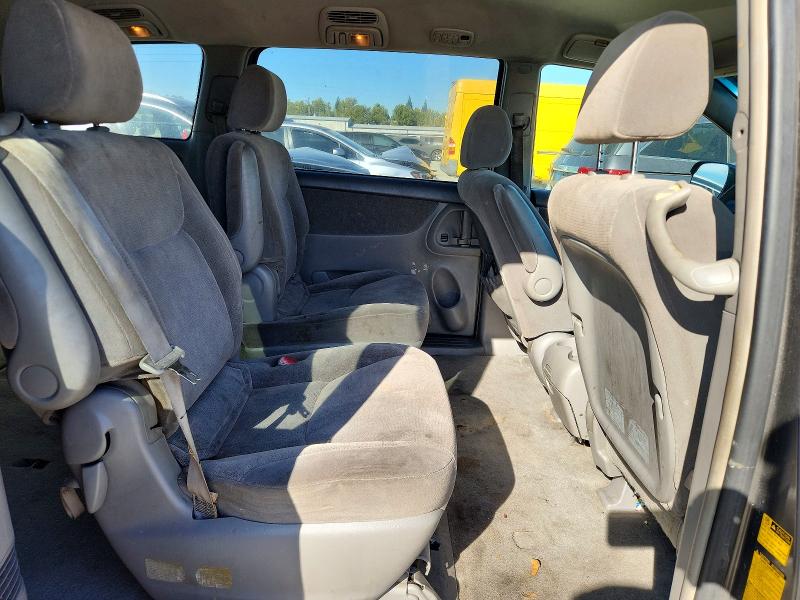 Photo 11 from auction – 2004 TOYOTA SIENNA with VIN 5TDZA22C04S010988