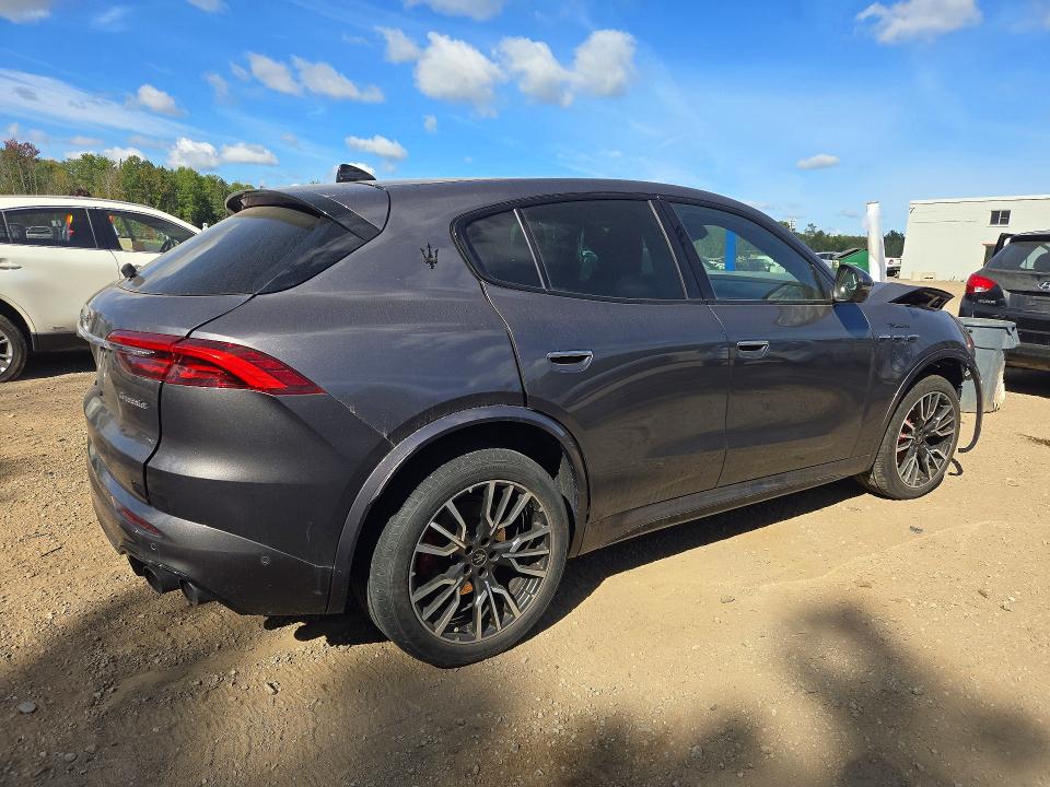 Снимка 3 от търг – 2023 MASERATI GRECALE с VIN ZN682AVMXP7429810