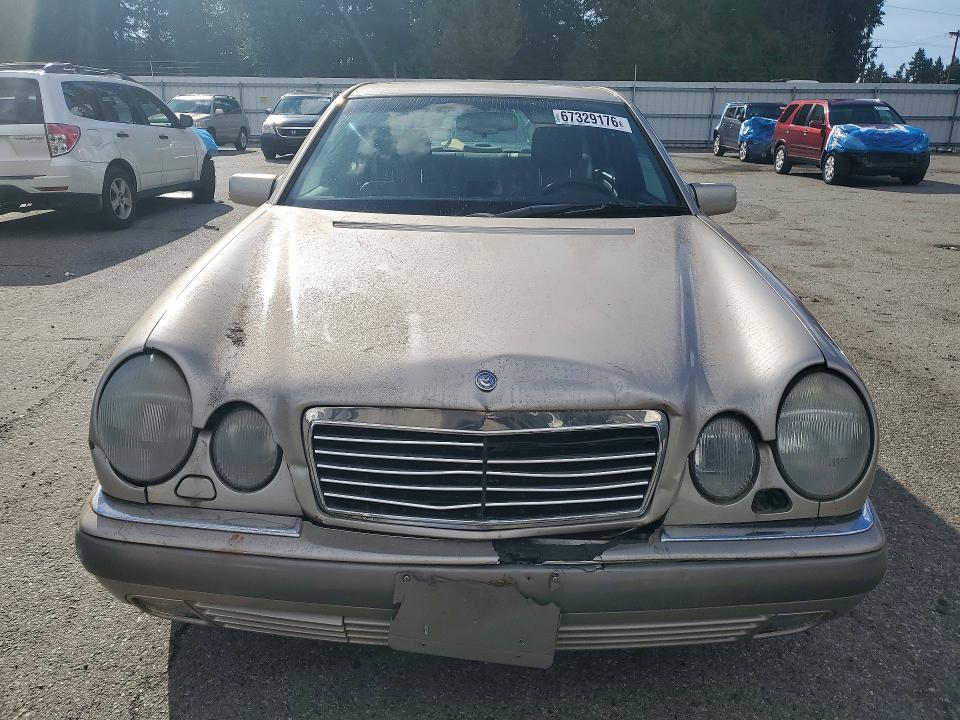 Photo 5 from auction – 1997 MERCEDES-BENZ E with VIN WDBJF55F5VA351290