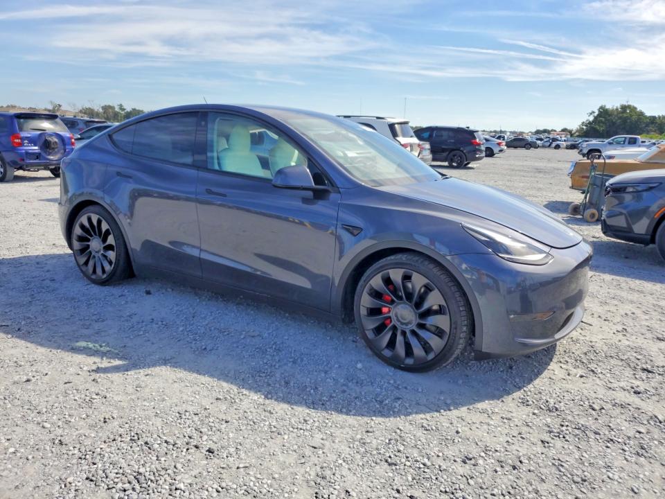 Photo 4 from auction – 2022 TESLA MODEL Y with VIN 7SAYGDEF1NF505012