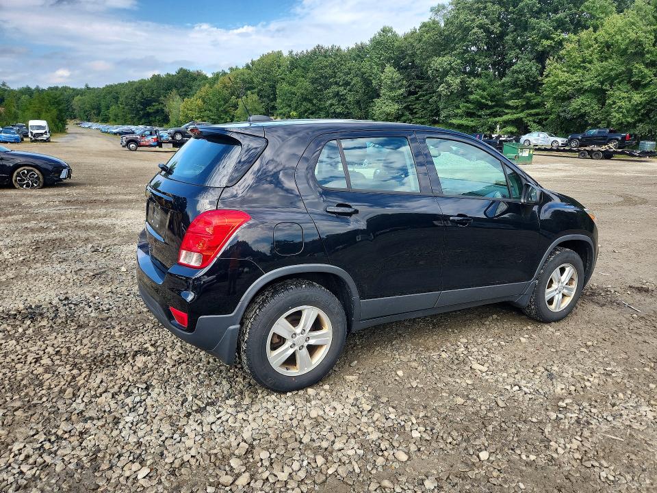 Photo 3 from auction – 2018 CHEVROLET TRAX with VIN 3GNCJNSB3JL330989