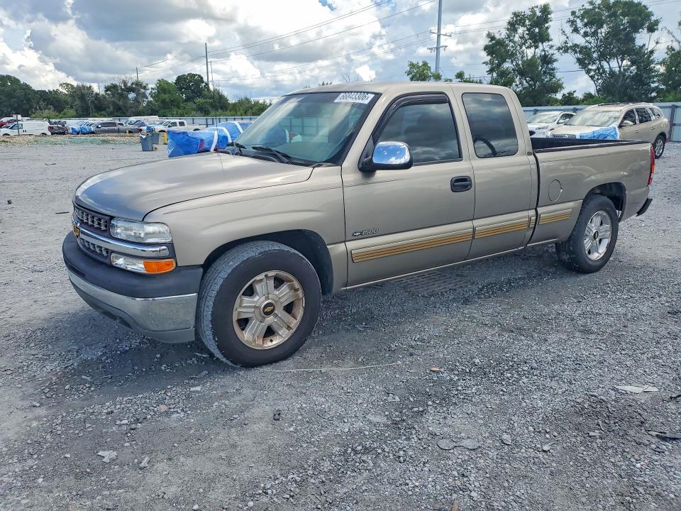 CHEVROLET SILVERADO 2002 with VIN 2GCEC19T921242745 - Photo from auction